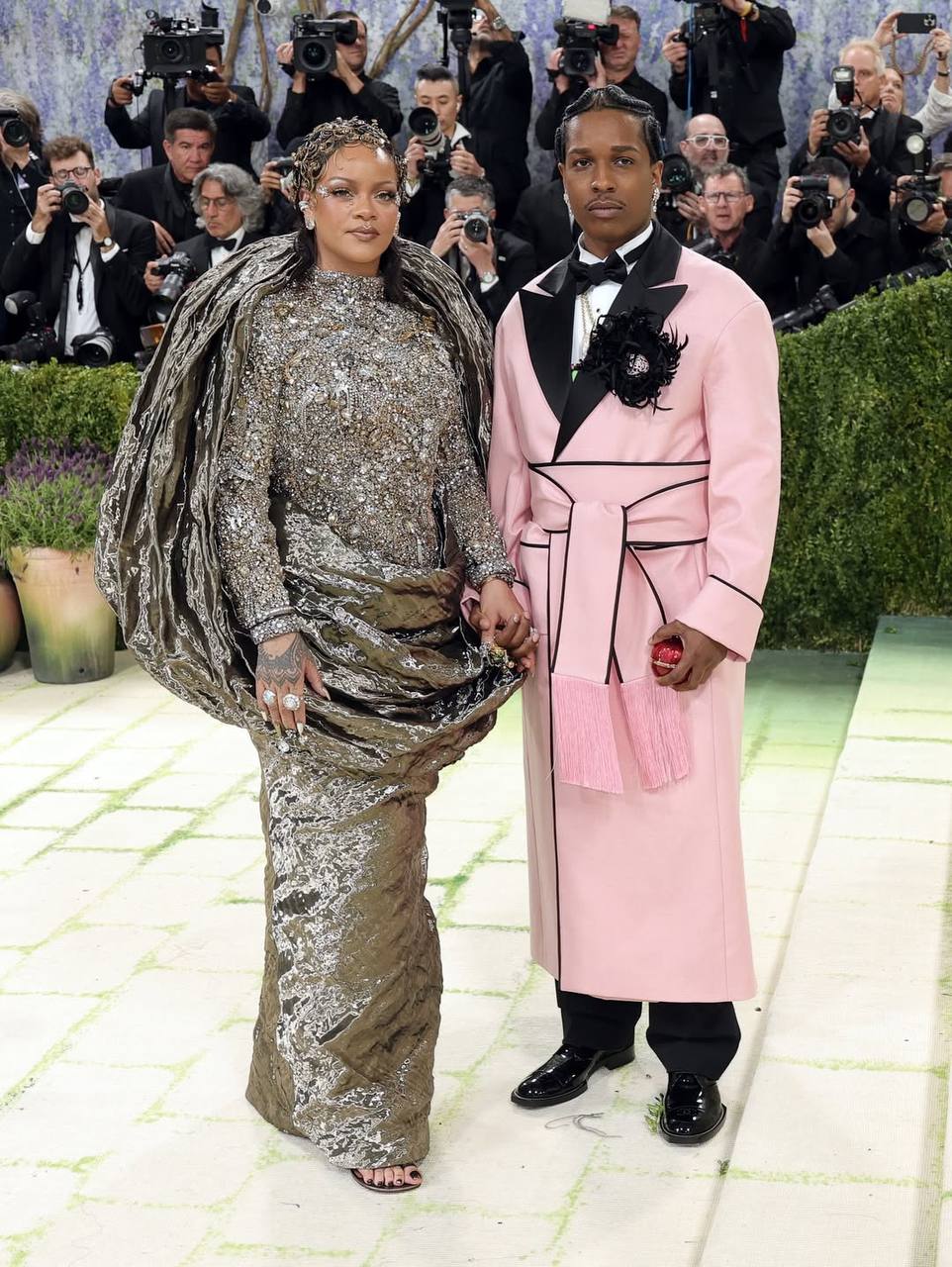 Хайди Клум перепутала Met Gala с Хеллоуином, а Ким Кардашьян решила продвинуть свою линию нижнего белья